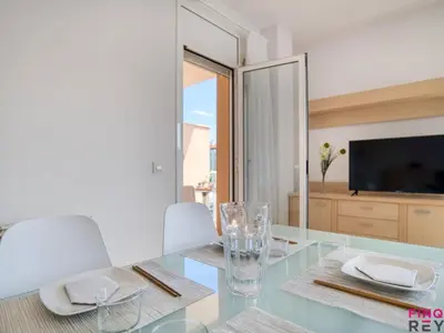 Una televisión o centro de entretenimiento en Apartamento céntrico en S'agaró, cerca de la playa, con parking - ES-298-52