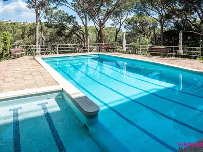 Piscina en o cerca de Cómodo apartamento con piscina comunitaria en San Felíu de Guixols, cerca de la playa - ES-298-56
