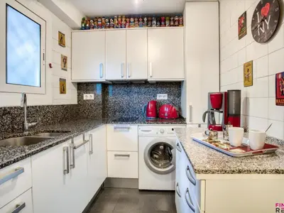 Una cocina o zona de cocina en Cómodo apartamento con piscina comunitaria en San Felíu de Guixols, cerca de la playa - ES-298-56