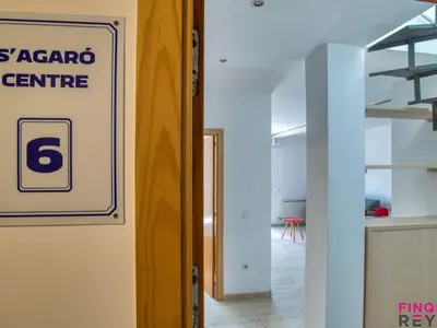Certificado, premio, señal o documento que está expuesto en Dúplex en el centro de S'agaró con terraza y parking - ES-298-55