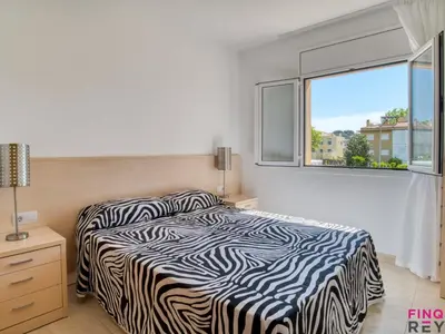 Cama o camas de una habitación en Dúplex en el centro de S'agaró con terraza y parking - ES-298-55