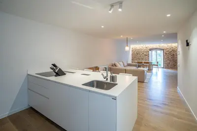 Plano de Modern Luxury Just Steps from the Sea