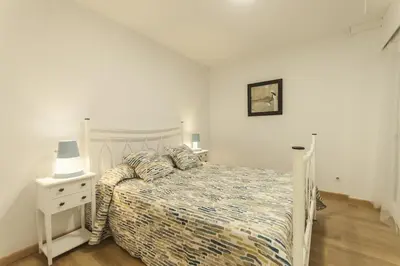 Cama o camas de una habitación en Tropicana–30m de la Playa con Parking y A/C
