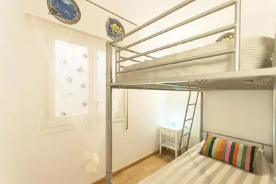 Cama o camas de una habitación en Tropicana–30m de la Playa con Parking y A/C