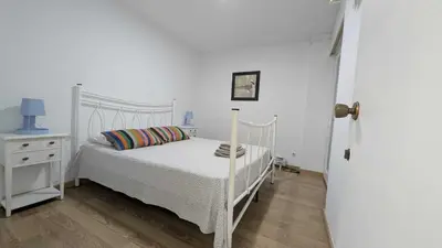 Cama o camas de una habitación en Tropicana–30m de la Playa con Parking y A/C