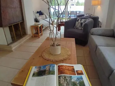 Zona de estar de Villa Exclusiva con Piscina Privada en Platja d'Aro - ES-209-100