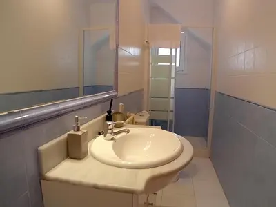Un baño de Villa Exclusiva con Piscina Privada en Platja d'Aro - ES-209-100