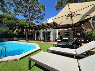 Piscina en o cerca de Villa Exclusiva con Piscina Privada en Platja d'Aro - ES-209-100