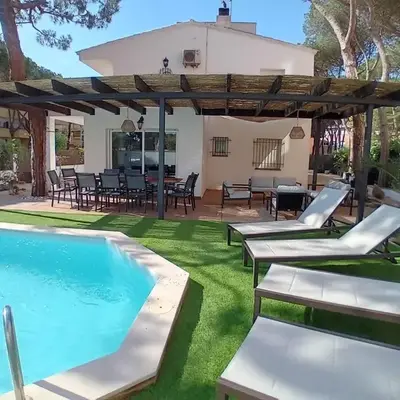 Villa Exclusiva con Piscina Privada en Platja d'Aro - ES-209-100