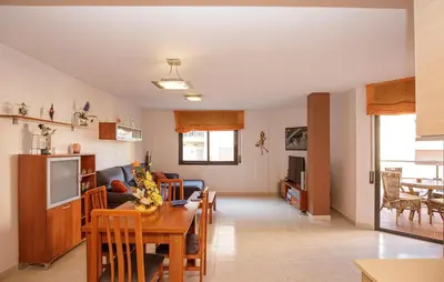 Una cocina o zona de cocina en Beautiful Apartment In Pineda De Mar
