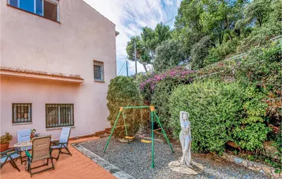 Jardín al aire libre en Pet Friendly Home In Santa Susanna