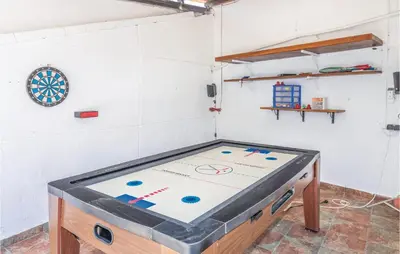 Sala de juegos en Amazing Home In Tordera