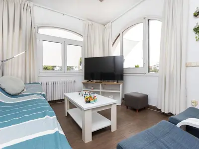 Una televisión o centro de entretenimiento en Holiday Home Platja by Interhome