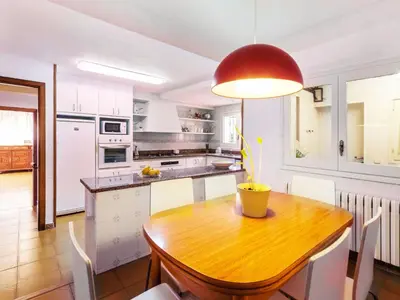 Una cocina o zona de cocina en Holiday Home Platja by Interhome