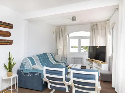 Una televisión o centro de entretenimiento en Holiday Home Platja by Interhome