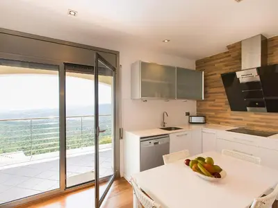 Una cocina o zona de cocina en Holiday Home Amalia by Interhome