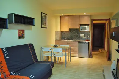 Una cocina o zona de cocina en Arion Garden Apartment