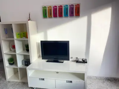 Una televisión o centro de entretenimiento en Lloret Fenals Apartment Antilles