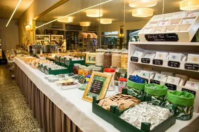 Comida en o cerca de este hotel