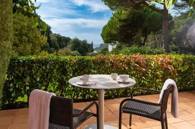 Jardín al aire libre en Albamar Apartaments