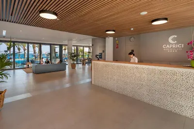 El vestíbulo o zona de recepción de Caprici Beach Hotel & Spa