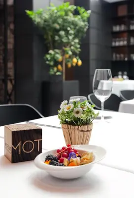 Comida en o cerca de este hotel