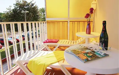 Un balcón o terraza de Awesome Apartment In Malgrat De Mar