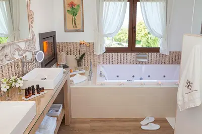 Un baño de El Racó de Madremanya - Adults only