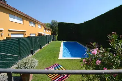 Piscina en o cerca de Trias Plaza
