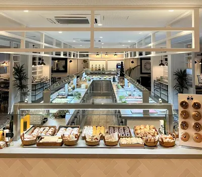 Comida en o cerca de este hotel