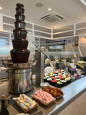 Comida en o cerca de este hotel