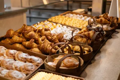 Comida en o cerca de este hotel