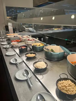 Comida en o cerca de este hotel