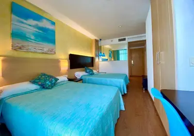 Cama o camas de una habitación en Hotel Blaumar