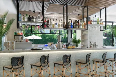 El salón o zona de bar de Hotel Acapulco