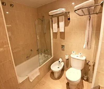Un baño de Hotel Port-Bo