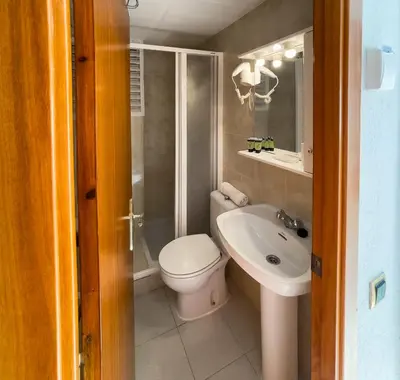 Un baño de Hotel Maremagnum
