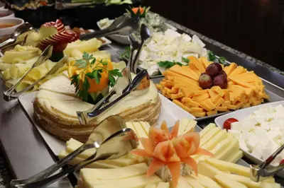 Comida en o cerca de este hotel