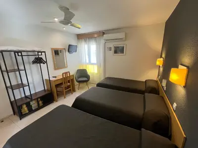 Cama o camas de una habitación en Hostal Tarrés