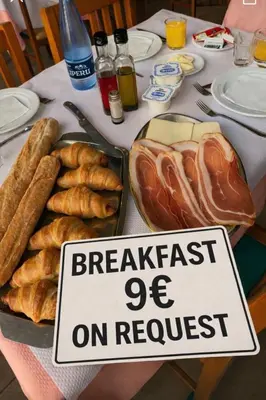 Opciones de desayuno disponibles en Hostal Tarrés