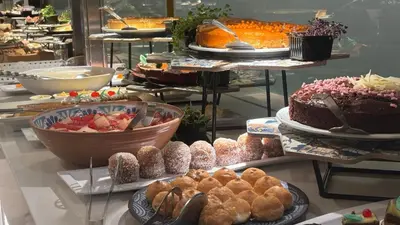 Comida en o cerca de este hotel