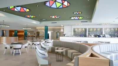 Un restaurante o sitio para comer en Evenia Olympic Palace