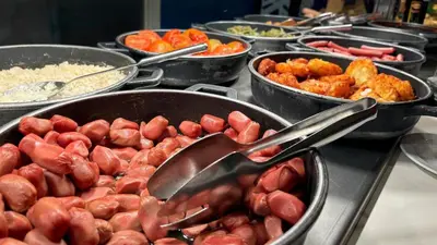 Comida en o cerca de este hotel