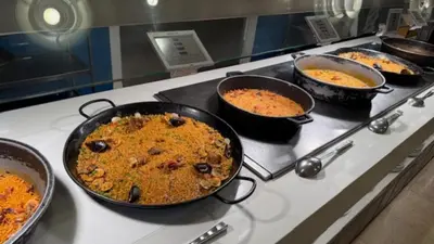 Comida en o cerca de este hotel