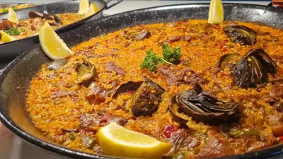 Comida en o cerca de este hotel