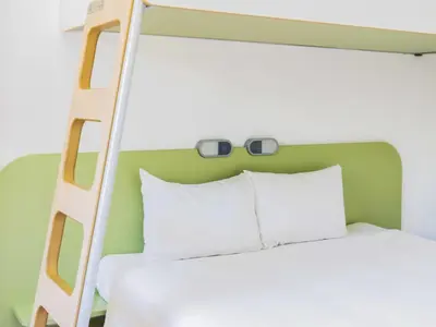 Cama o camas de una habitación en Ibis Budget Girona Costa Brava