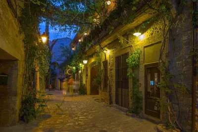 El barrio de los alrededores o un barrio cerca de este hotel
