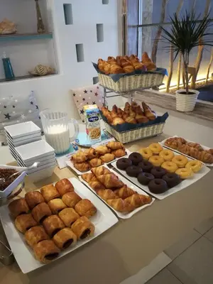 Comida en o cerca de este hotel