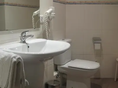 Un baño de Hotel Europa