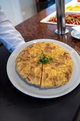 Comida en o cerca de este hotel